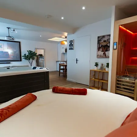 With Jacuzzi, Sauna & Round King Bed