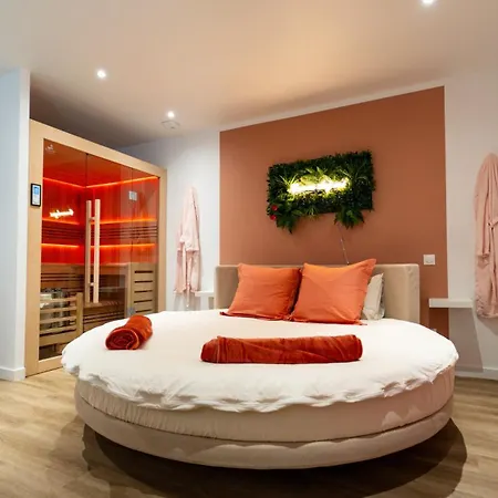 Appartamento With Jacuzzi, Sauna & Round King Bed *