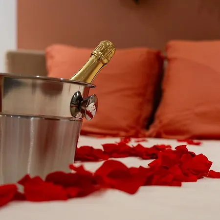 Appartamento With Jacuzzi, Sauna & Round King Bed *